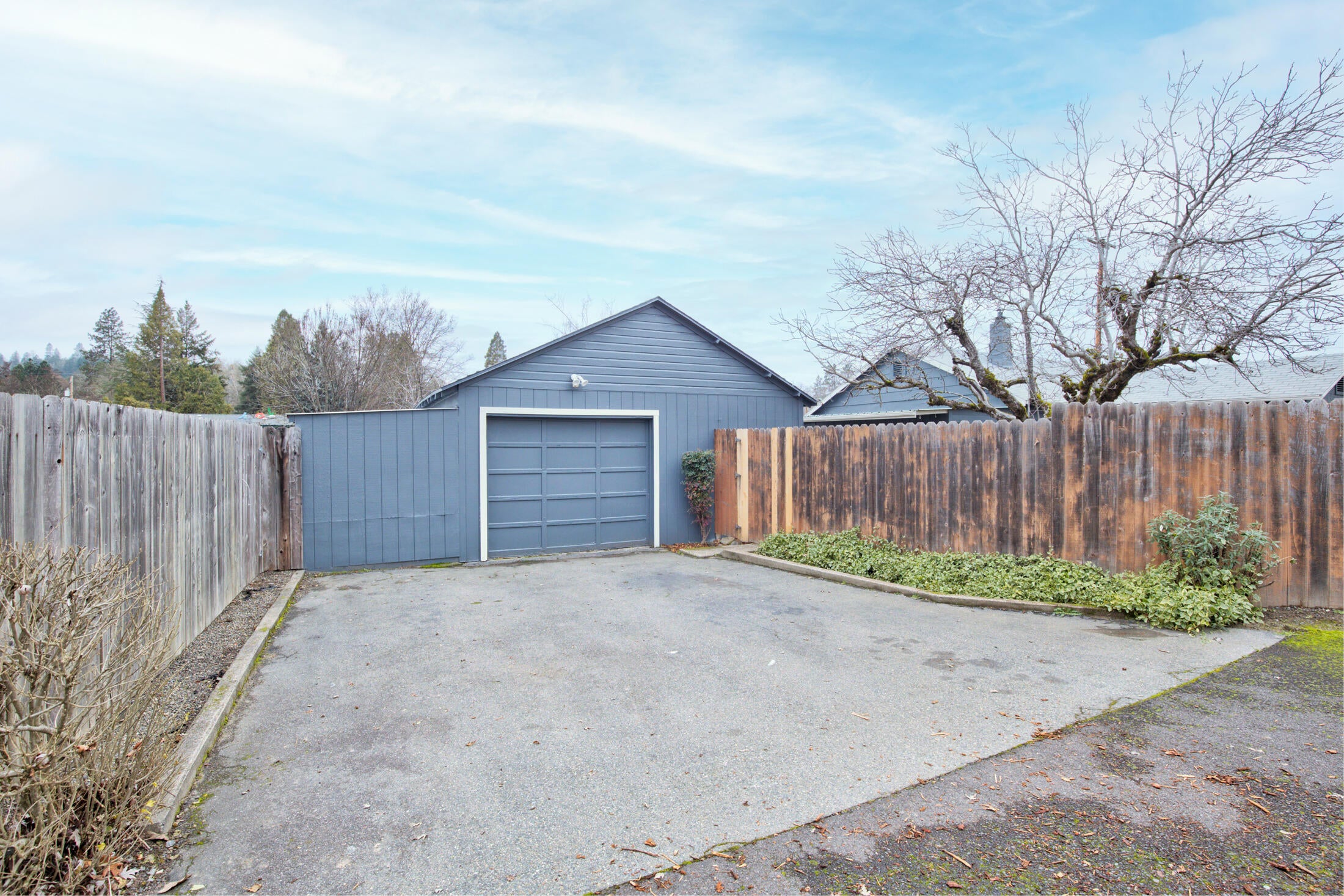 1001 West Harbeck Road Grants Pass, OR 97527 - Photo 4 of 29 0R1A6309_10_11_12_13