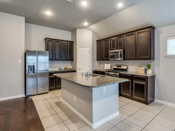 $2,750 | 1608 Emma Pearl Lane, Little Elm, TX 75068