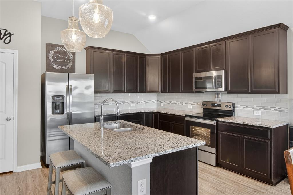 3929 Bravo Ranch Road Waco, TX 76705 - Photo 6 of 30