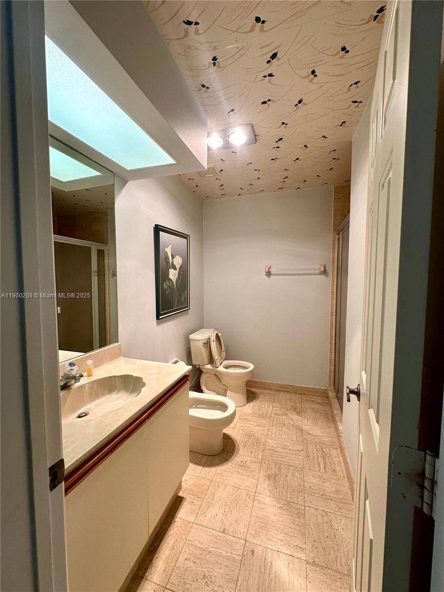 7472 La Paz Boulevard, Unit 301 Boca Raton, FL 33433 - Photo 10 of 17 a bathroom with a sink and a mirror