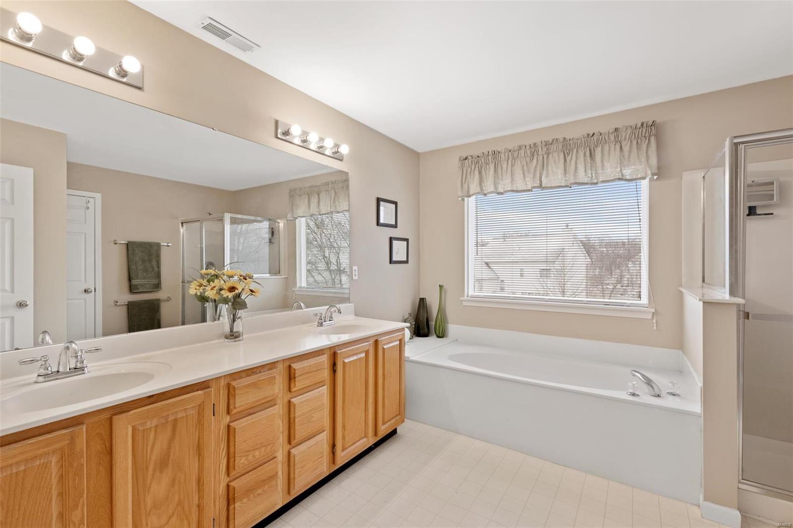 526 Castle Ridge Drive Ballwin, MO 63021 - Photo 23 of 38 Gallery Image 23