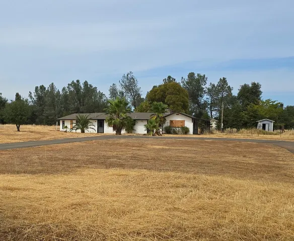 a view of a lake with houses