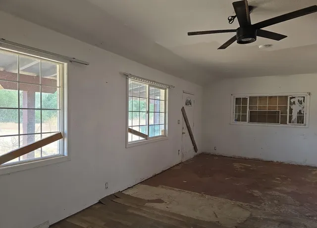a view of empty room with windows