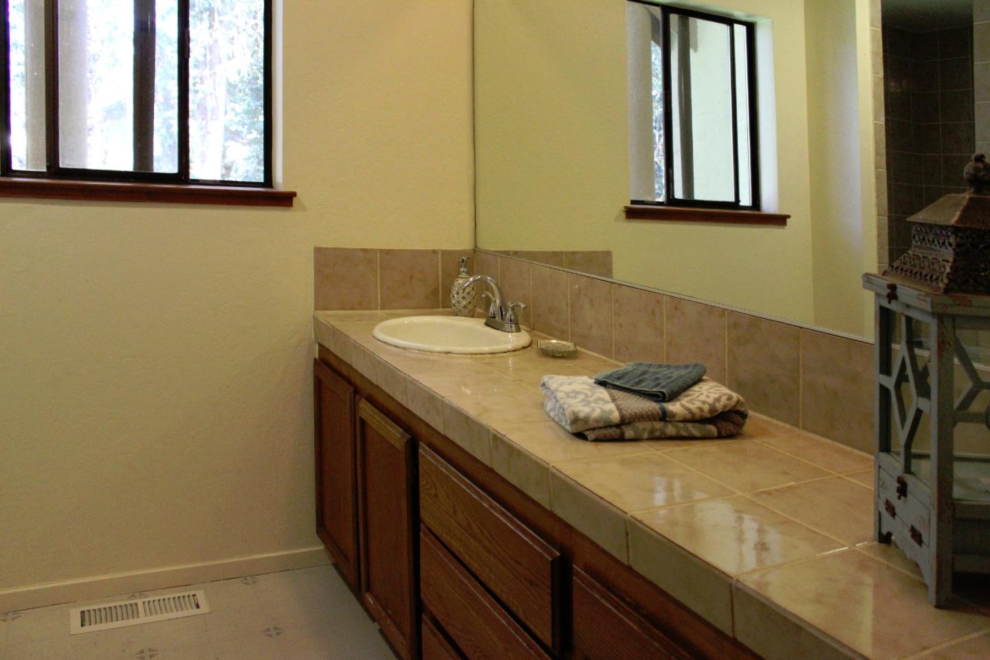 6117 Abbey Road Aptos, CA 95003 - Photo 10 of 15 Gallery Image 10