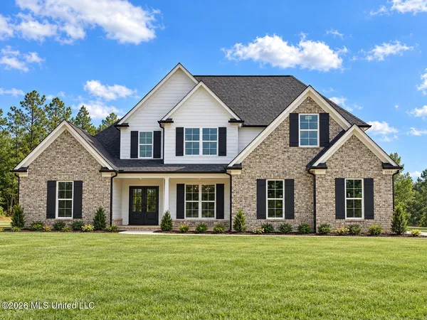 $499,900 | 5359 Hazelwood Drive, Lake Cormorant, MS 38641