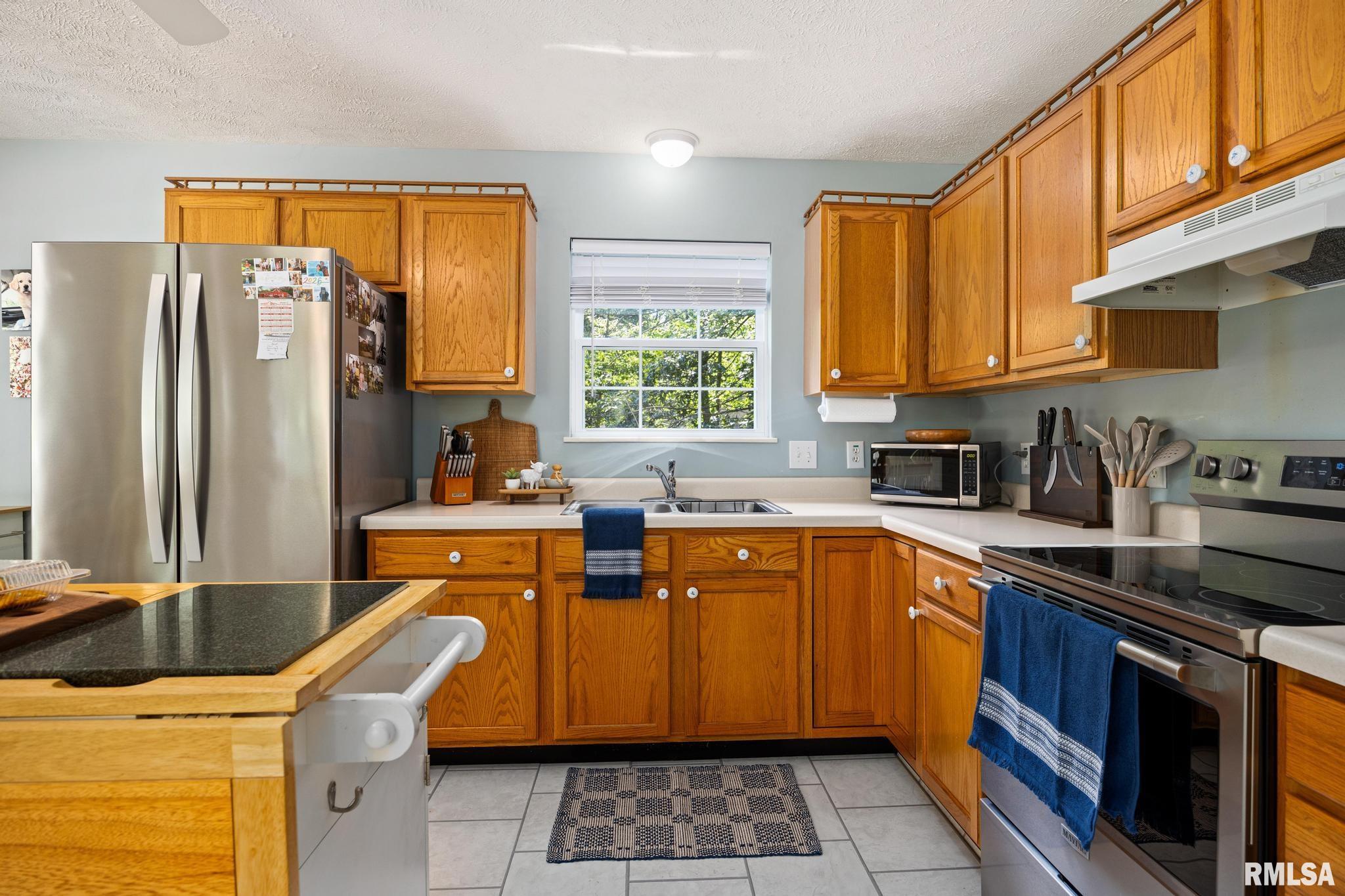 1129 Lakeview Road South Dahinda, IL 61428 - Photo 9 of 34