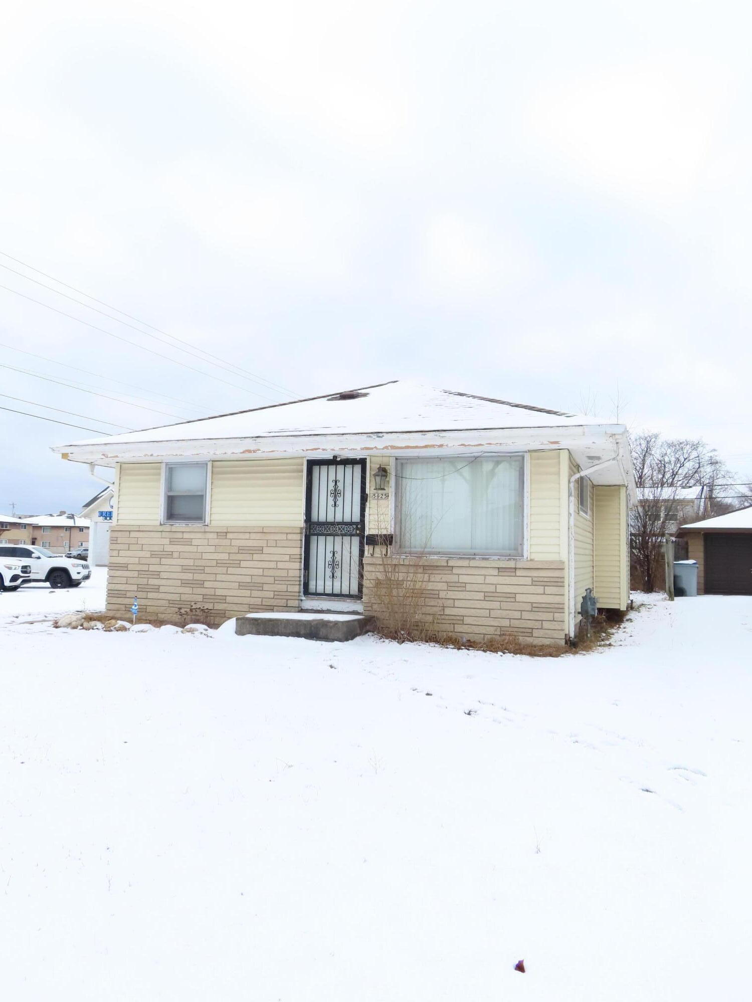 5625 North 92nd Street Milwaukee, WI 53225 - Photo 2 of 11 IMG_4318