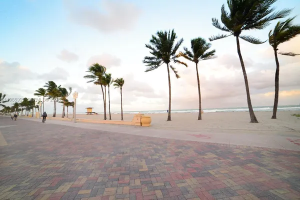 $2,450 | South Central Beach, Hollywood, FL 33019