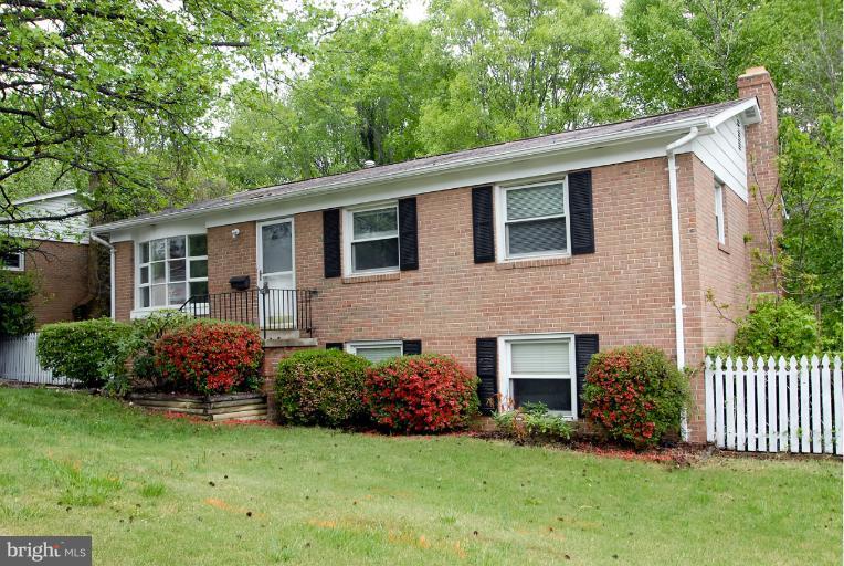 13709 Gilbert Road Woodbridge, VA 22193 - Photo 1 of 27 Exterior (Front)