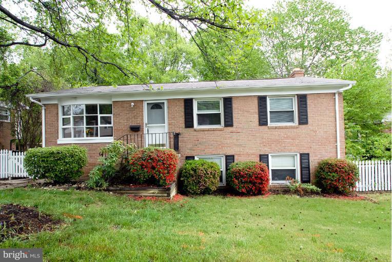 13709 Gilbert Road Woodbridge, VA 22193 - Photo 2 of 27 Come Home To Serenity