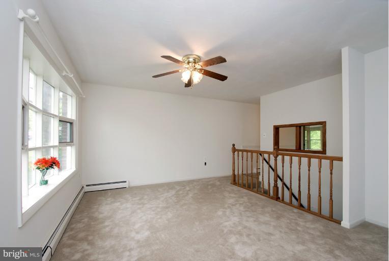 13709 Gilbert Road Woodbridge, VA 22193 - Photo 12 of 27 Sunny Living Room