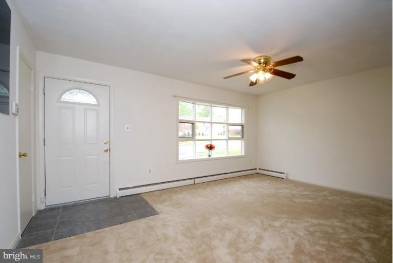 13709 Gilbert Road Woodbridge, VA 22193 - Photo 13 of 27 Living Room