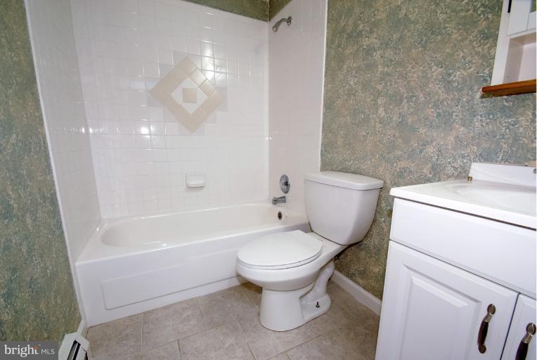 13709 Gilbert Road Woodbridge, VA 22193 - Photo 20 of 27 Bath