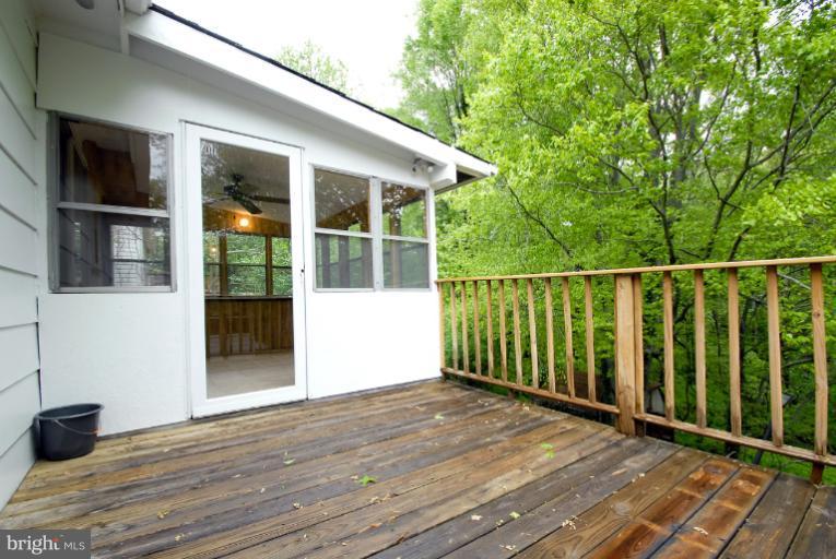13709 Gilbert Road Woodbridge, VA 22193 - Photo 4 of 27 Exterior (Rear)