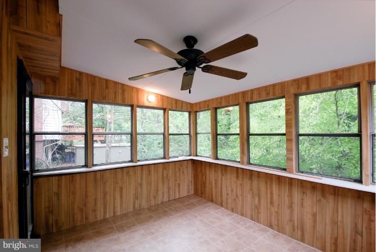 13709 Gilbert Road Woodbridge, VA 22193 - Photo 5 of 27 Large Sunroom