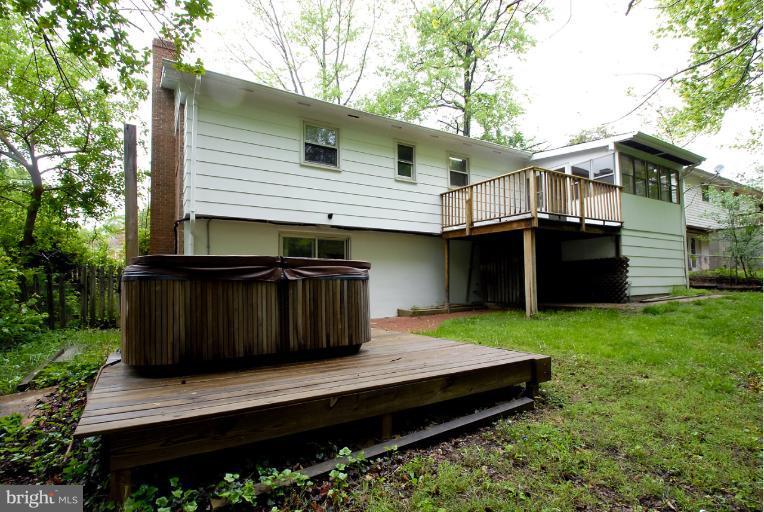 13709 Gilbert Road Woodbridge, VA 22193 - Photo 7 of 27 Exterior (General)
