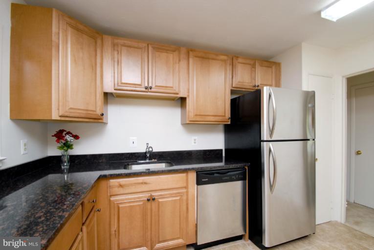 13709 Gilbert Road Woodbridge, VA 22193 - Photo 10 of 27 Kitchen