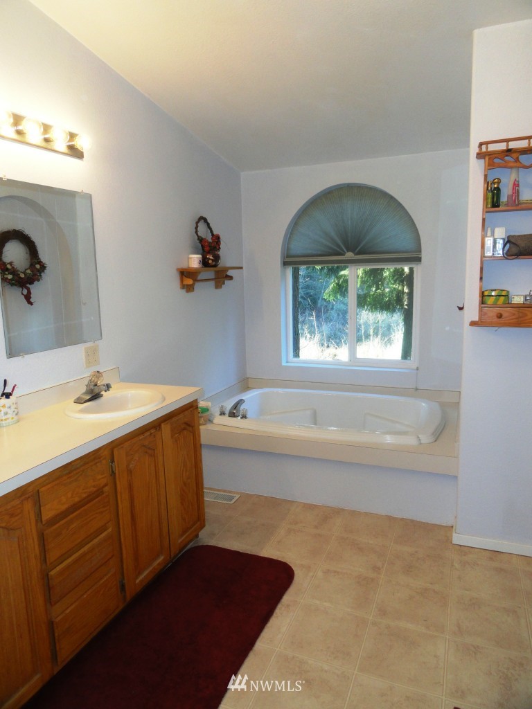 22969 Seatter Road Northeast Kingston, WA 98346 - Photo 3 of 13 Gallery Image 3