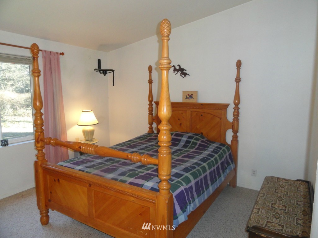 22969 Seatter Road Northeast Kingston, WA 98346 - Photo 6 of 13 Gallery Image 6
