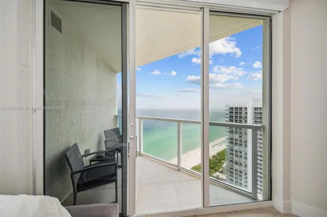 $6,000 | 16699 Collins Avenue, Unit 3009, Sunny Isles Beach, FL 33160
