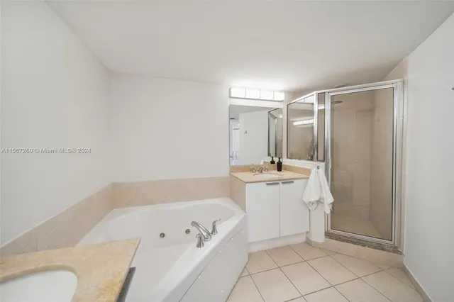 $6,000 | 16699 Collins Avenue, Unit 3009, Sunny Isles Beach, FL 33160