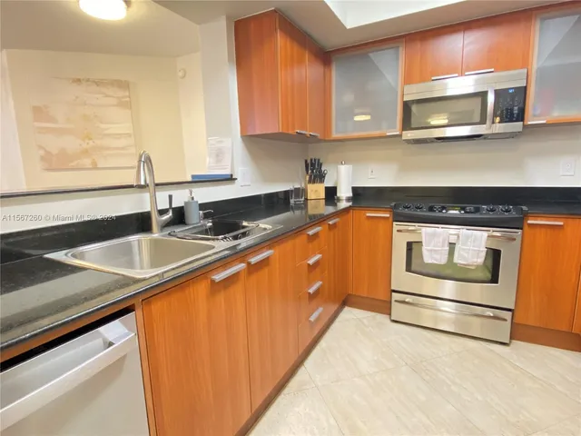 $6,000 | 16699 Collins Avenue, Unit 3009, Sunny Isles Beach, FL 33160