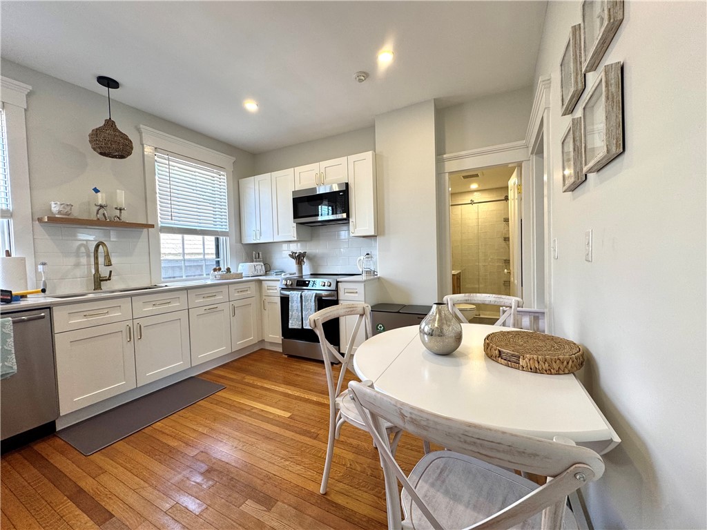 19 Walnut Street Newport, RI 02840 - Photo 3 of 10