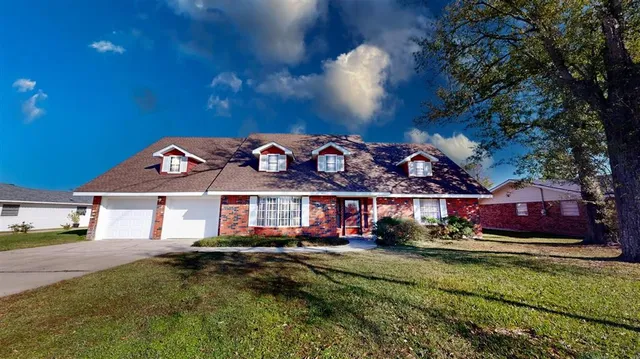 $249,900 | 1424 Rue Des Chene, Westlake, LA 70669