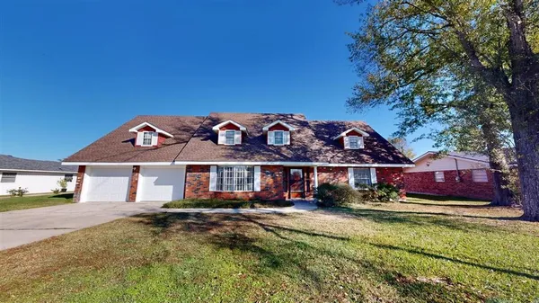 $249,900 | 1424 Rue Des Chene, Westlake, LA 70669