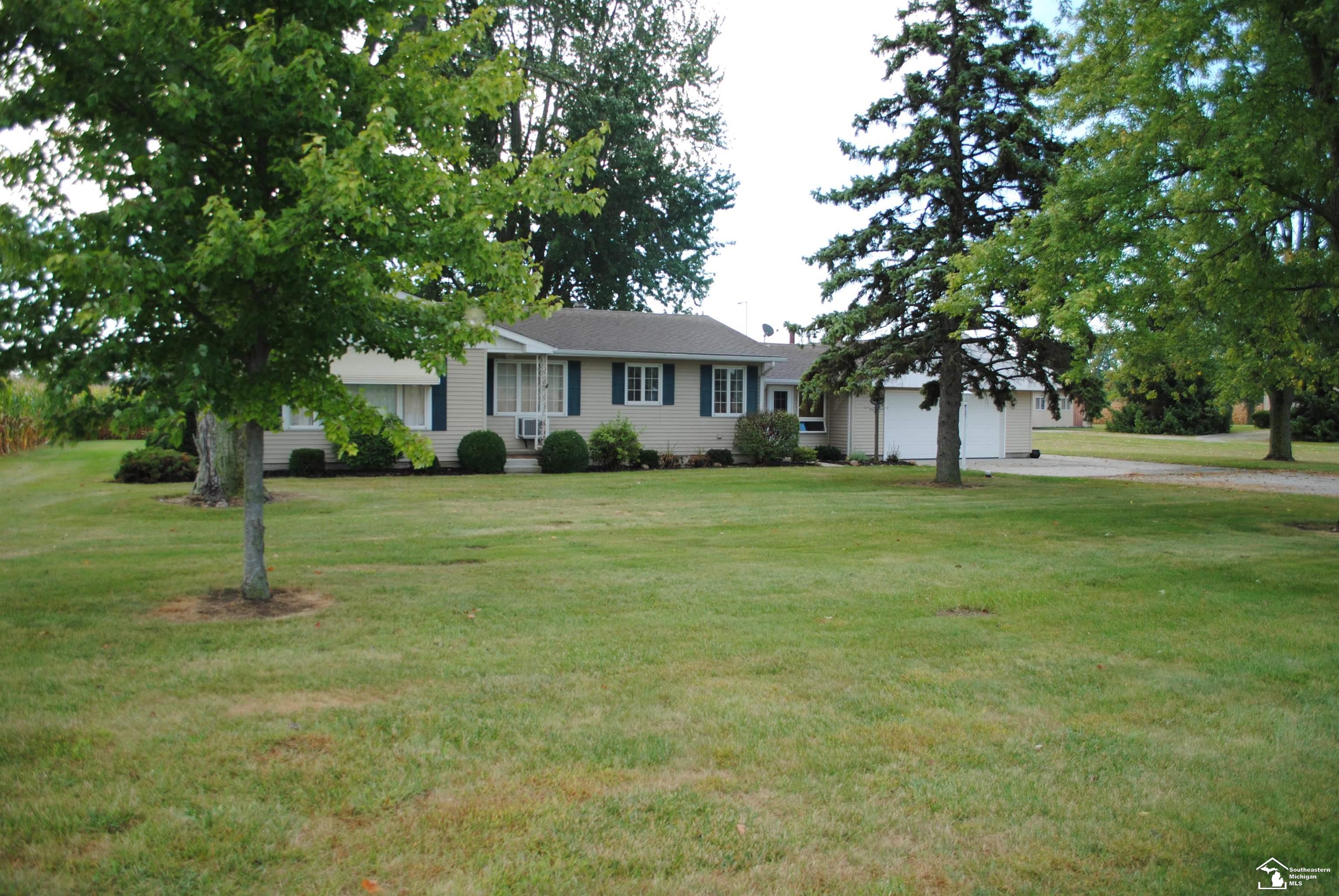 1820 Ida Maybee Road Monroe, MI 48162 - Photo 2 of 35