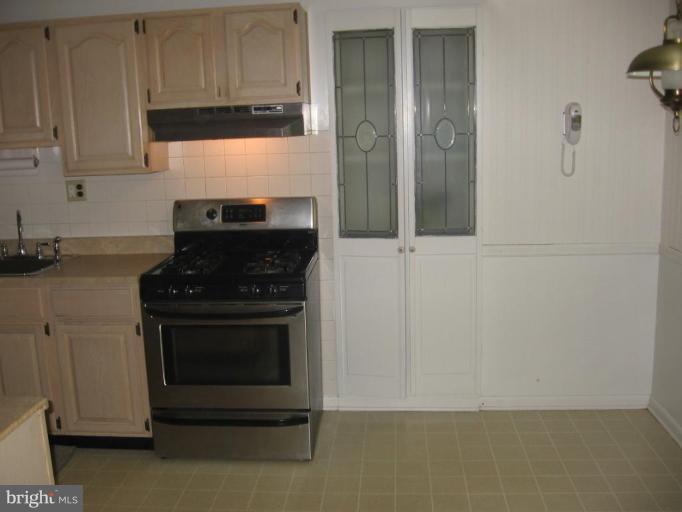 9811 Plowline Road Randallstown, MD 21133 - Photo 9 of 23 Kitchen