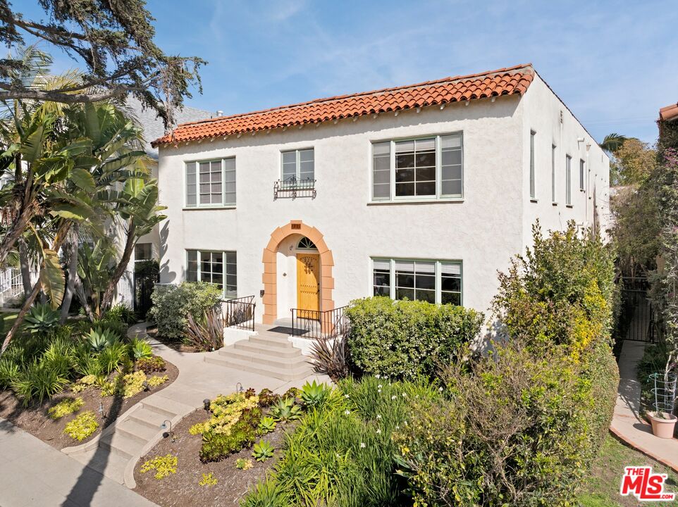 827 12th Street Santa Monica, CA 90403 - Photo 14 of 15 a front view of a house with a yard