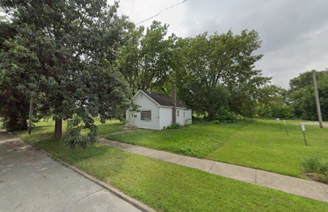 1237 North Calhoun Street Decatur, IL 62521 - Photo 4 of 6 a front view of a house with a yard