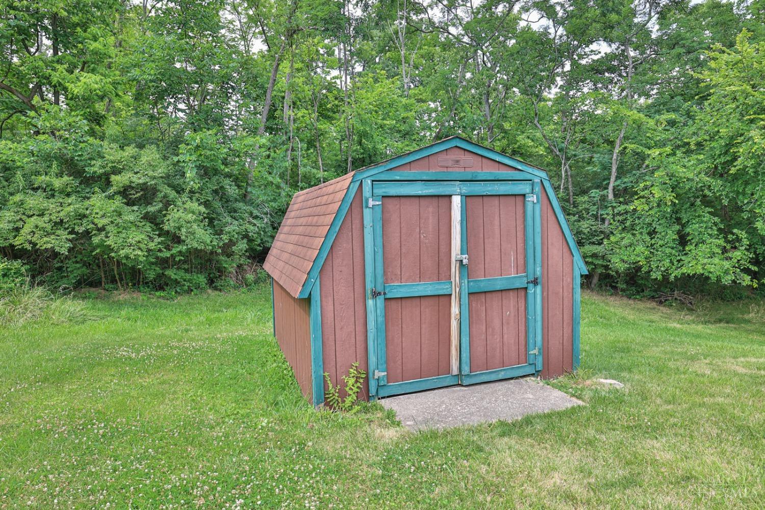 856 Hickory Road Lawrenceburg, IN 47025 - Photo 10 of 40 Gallery Image 10