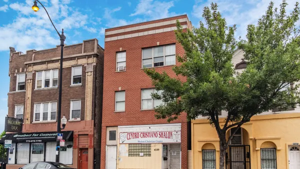 $1,050 | 4220 West Armitage Avenue, Unit 1R, Chicago, IL 60639