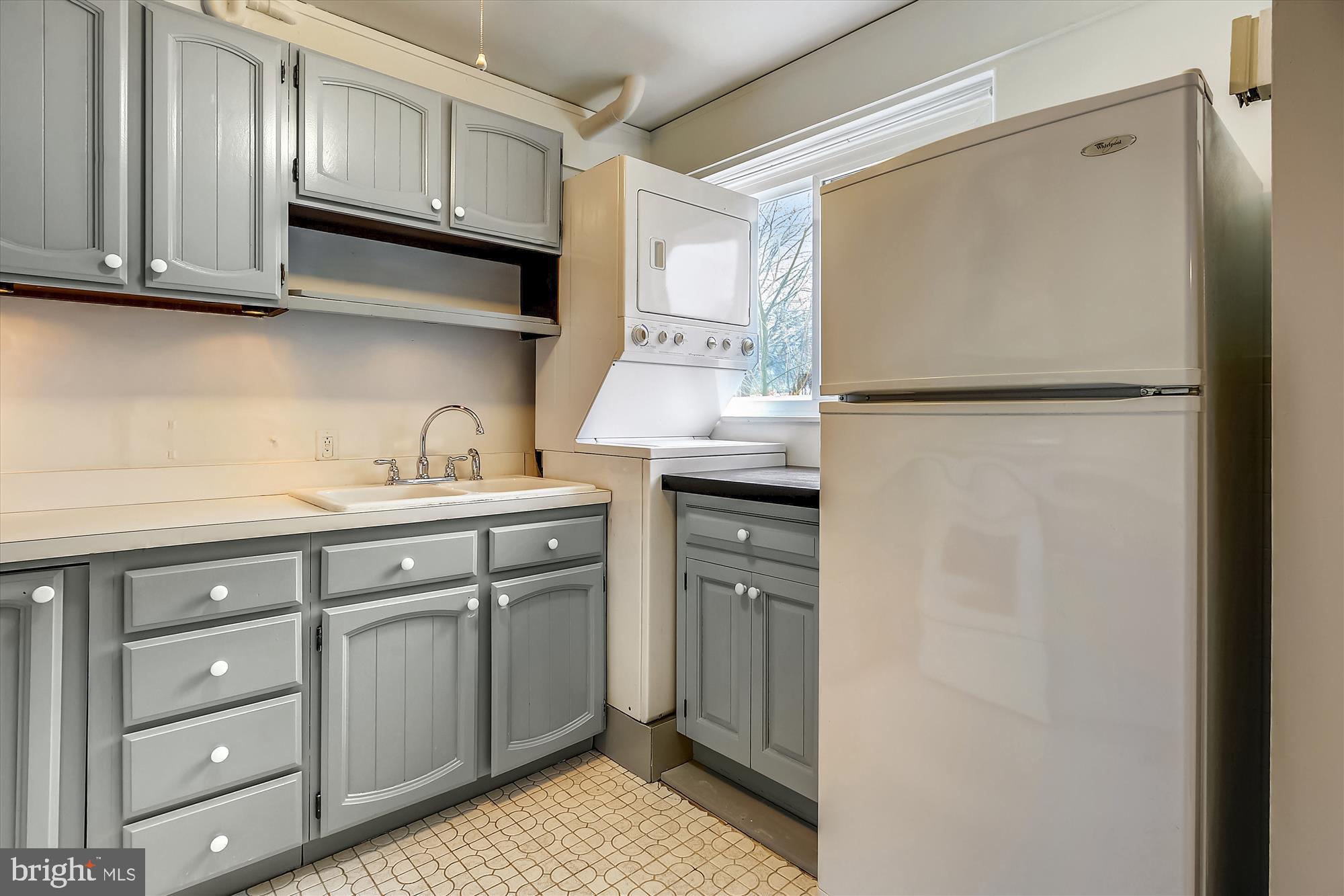 27 B Ridge Road Greenbelt, MD 20770 - Photo 8 of 38 Kitchen