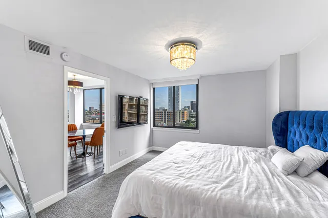 $3,200 | 3525 Sage Road, Unit 1115, Houston, TX 77056