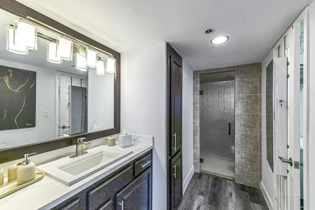 $3,200 | 3525 Sage Road, Unit 1115, Houston, TX 77056