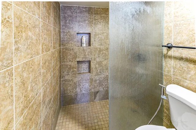 $3,200 | 3525 Sage Road, Unit 1115, Houston, TX 77056