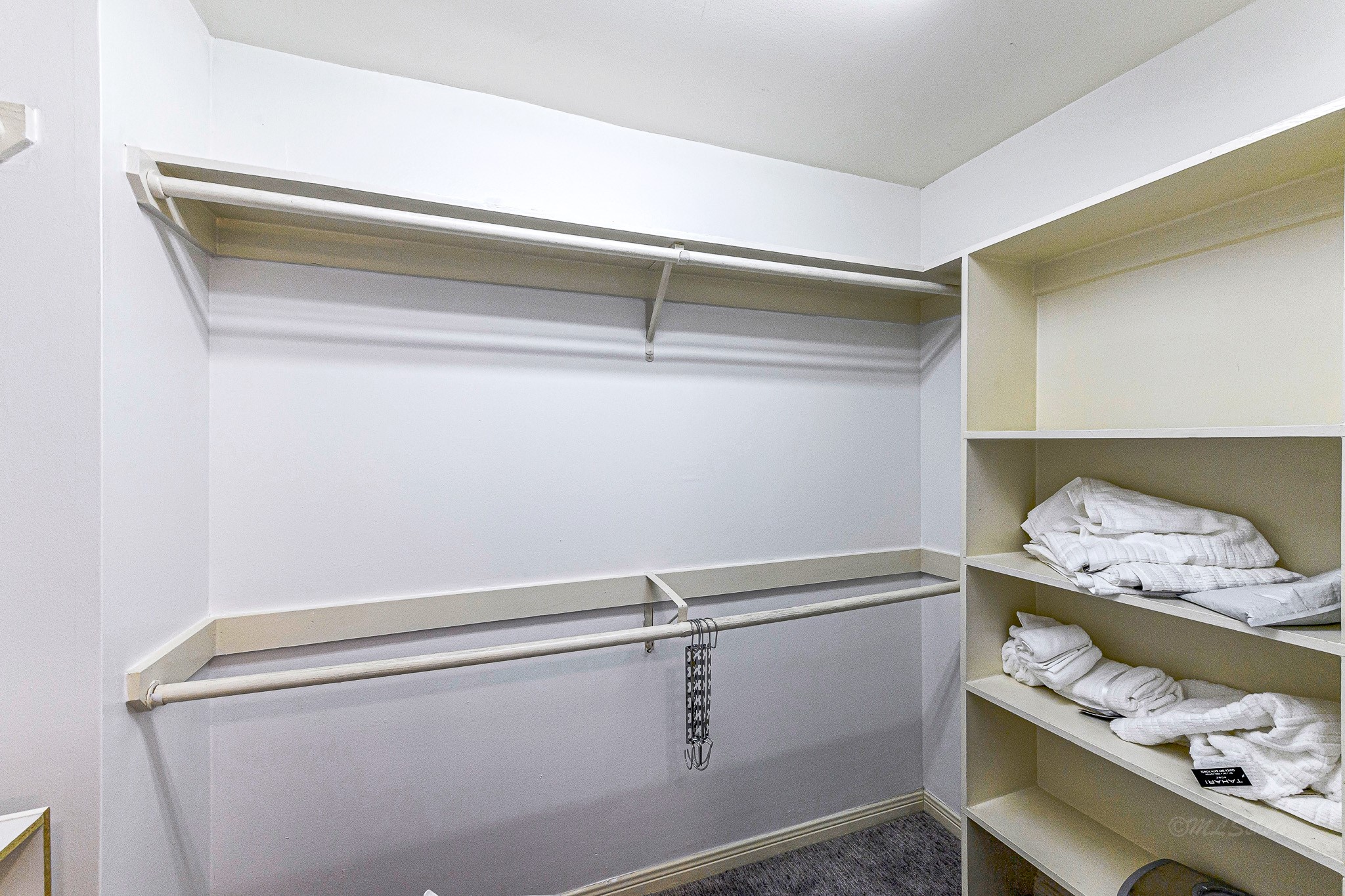 3525 Sage Road, Unit 1115 Houston, TX 77056 - Photo 18 of 47 Walk-in closet