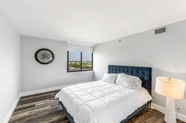 $2,995 | 3525 Sage Road, Unit 1115, Houston, TX 77056