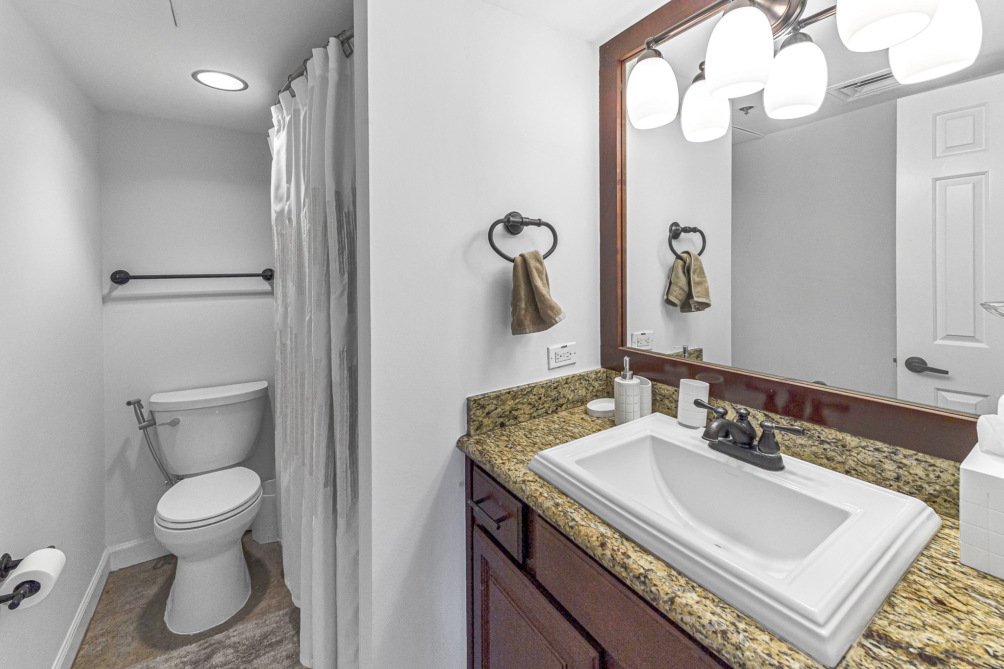 3525 Sage Road, Unit 1115 Houston, TX 77056 - Photo 21 of 47 Secondary full bath