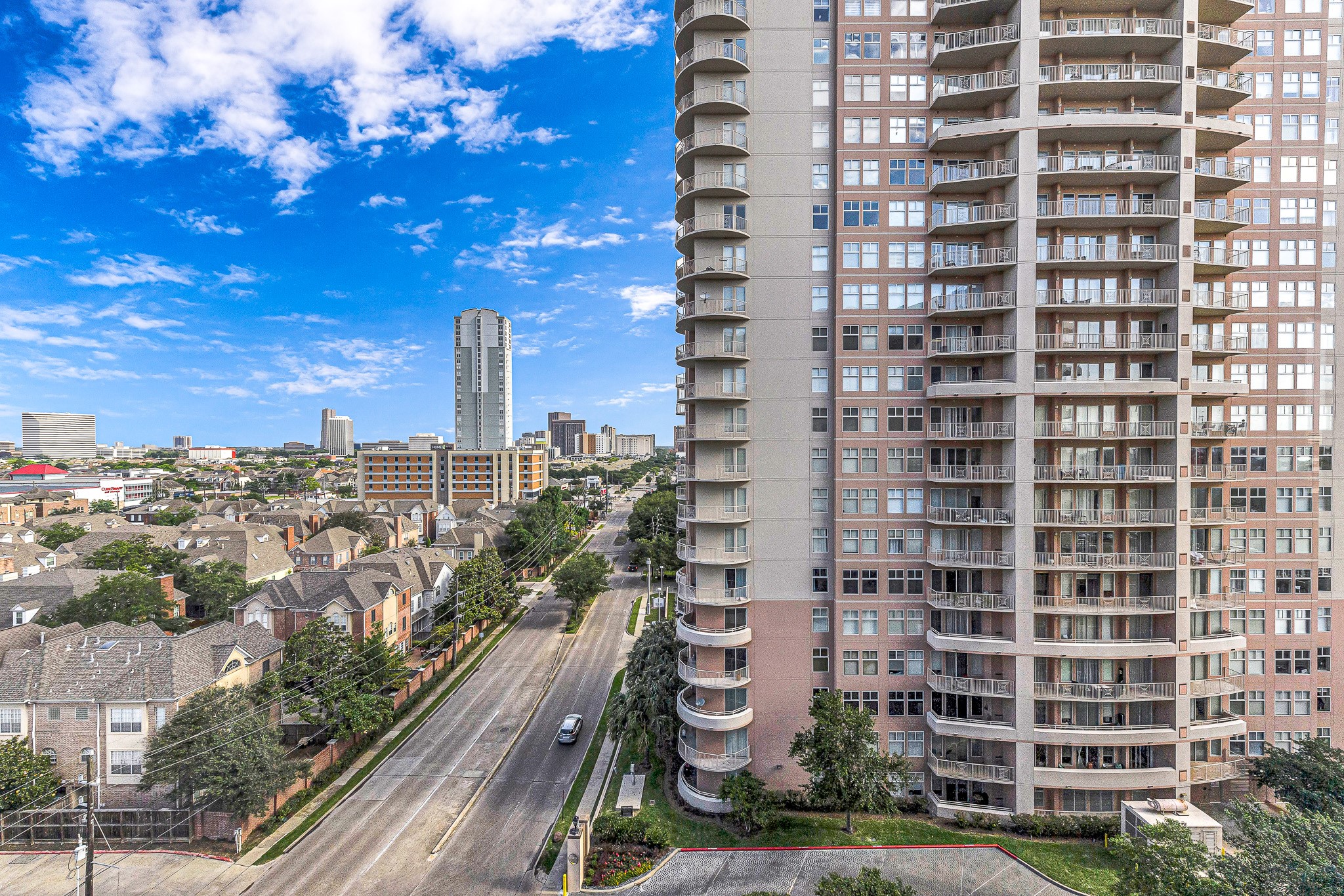3525 Sage Road, Unit 1115 Houston, TX 77056 - Photo 22 of 47 Great views from the balcony