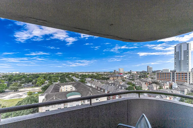 $3,200 | 3525 Sage Road, Unit 1115, Houston, TX 77056