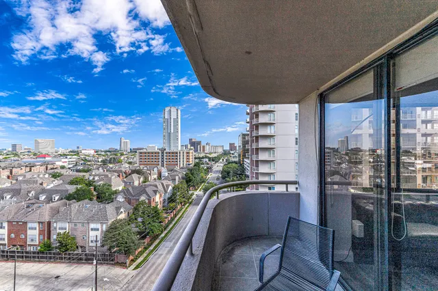 $3,200 | 3525 Sage Road, Unit 1115, Houston, TX 77056