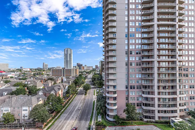 $3,200 | 3525 Sage Road, Unit 1115, Houston, TX 77056