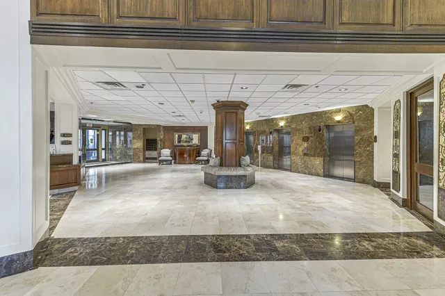 $3,200 | 3525 Sage Road, Unit 1115, Houston, TX 77056