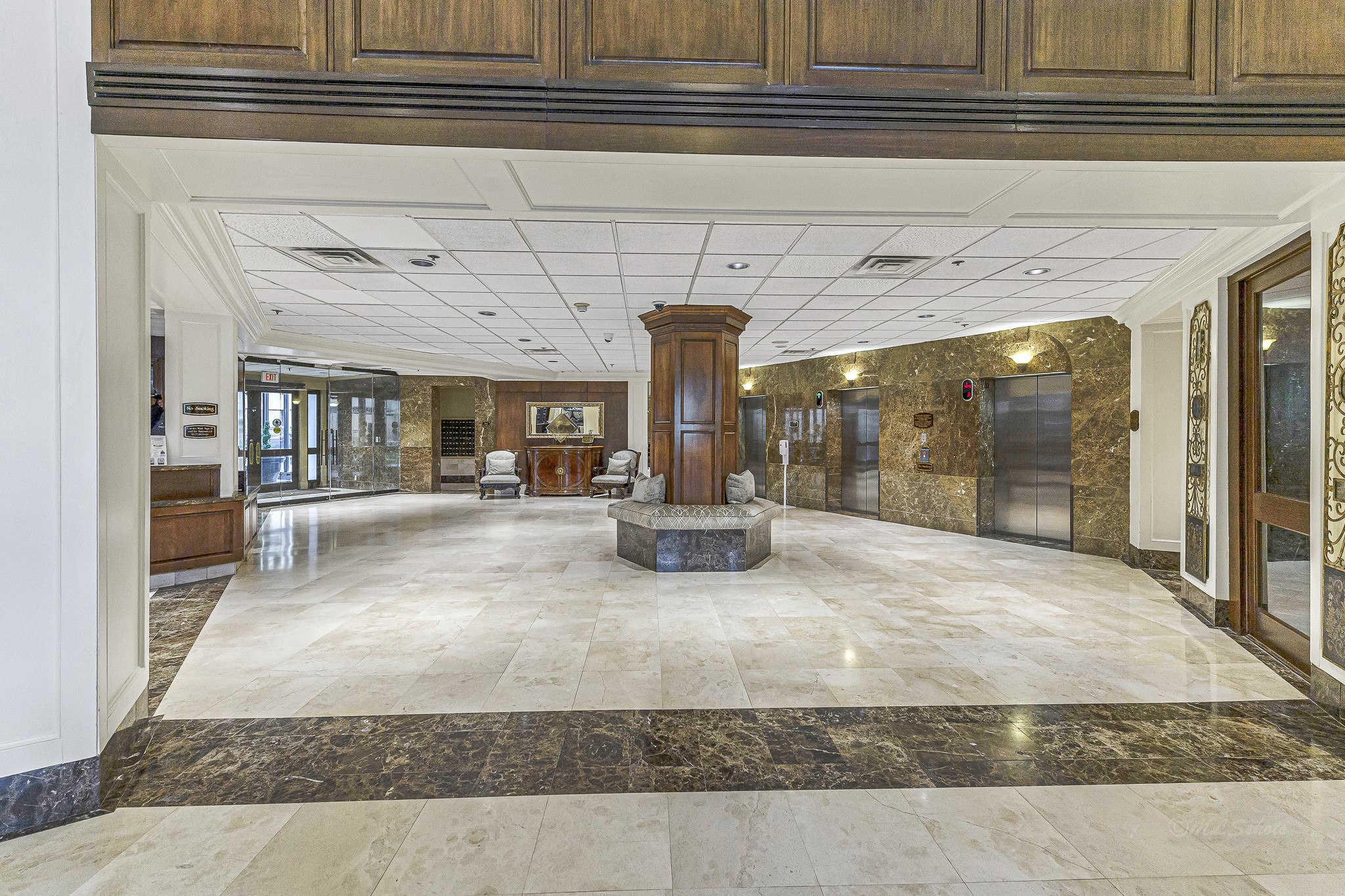 3525 Sage Road, Unit 1115 Houston, TX 77056 - Photo 31 of 47 Lobby with sitting area and elevators