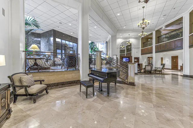 $3,200 | 3525 Sage Road, Unit 1115, Houston, TX 77056