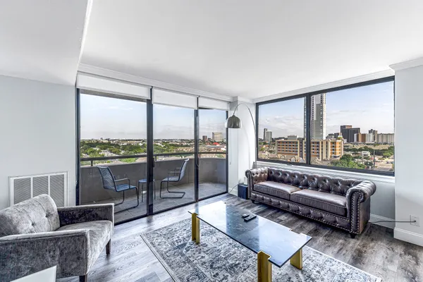 $2,995 | 3525 Sage Road, Unit 1115, Houston, TX 77056